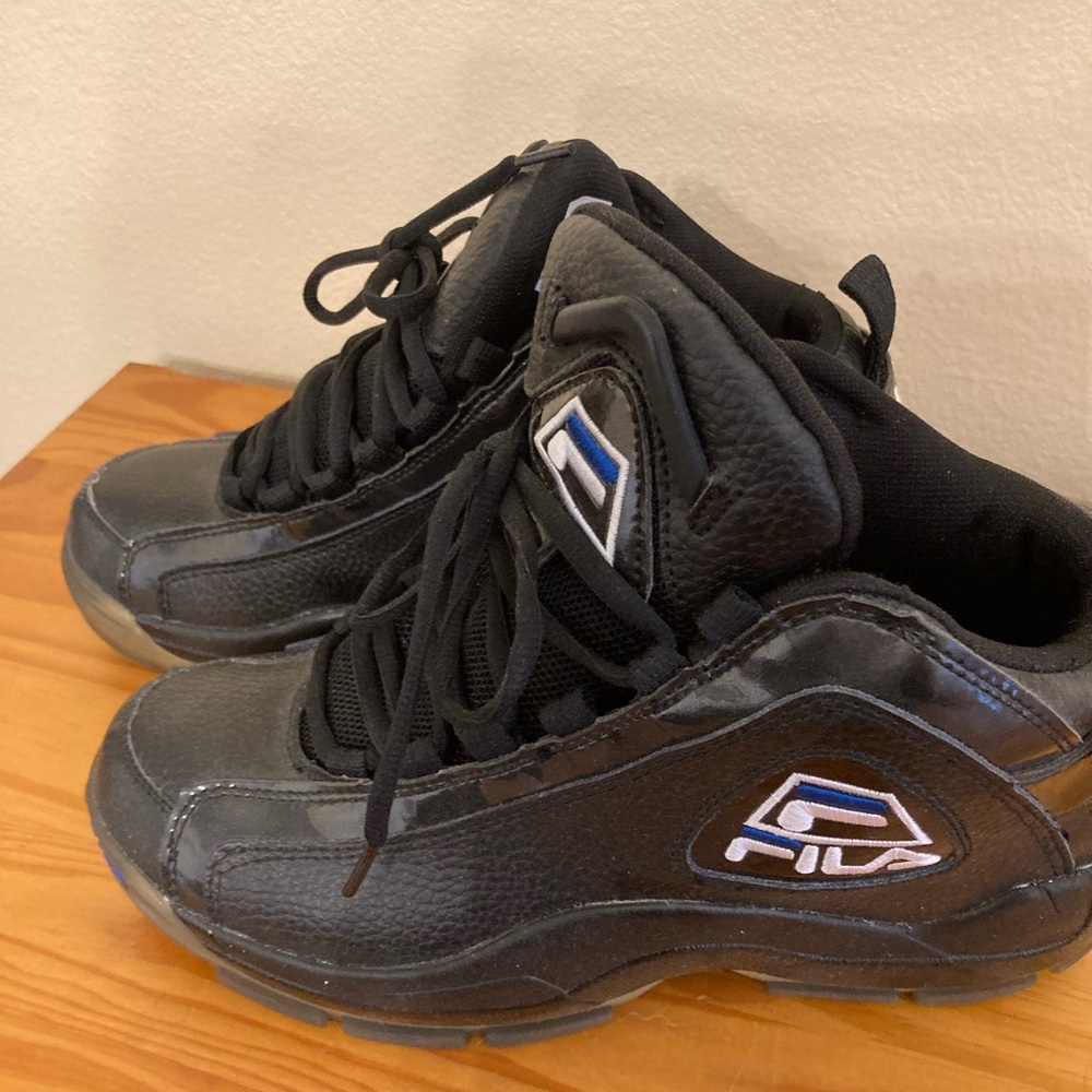 Men’s Fila Sneakers - Picture 2 of 4